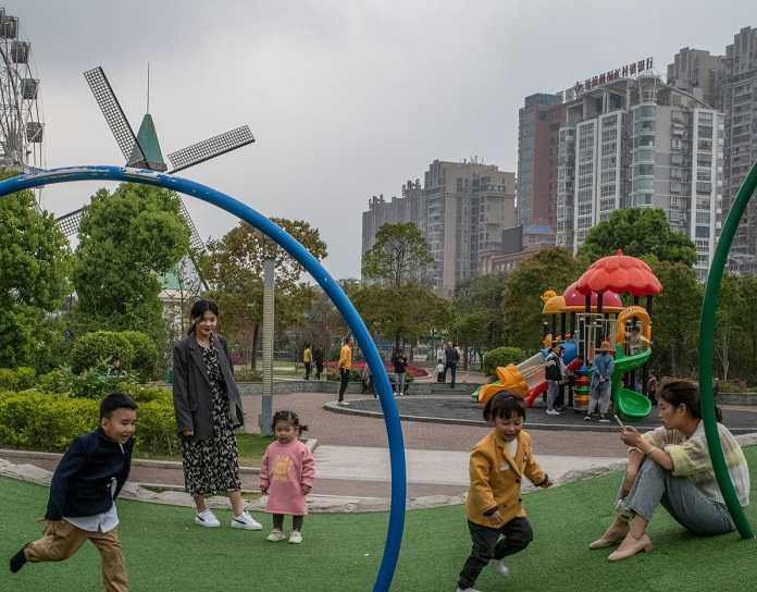 Populasi Tiongkok Turun, Alarm Krisis Demografi