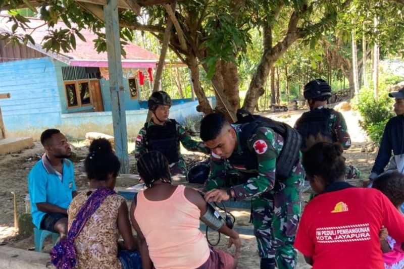 Satgas Pamtas RI-Papua Nugini Periksa Kesehatan Warga Jayapura