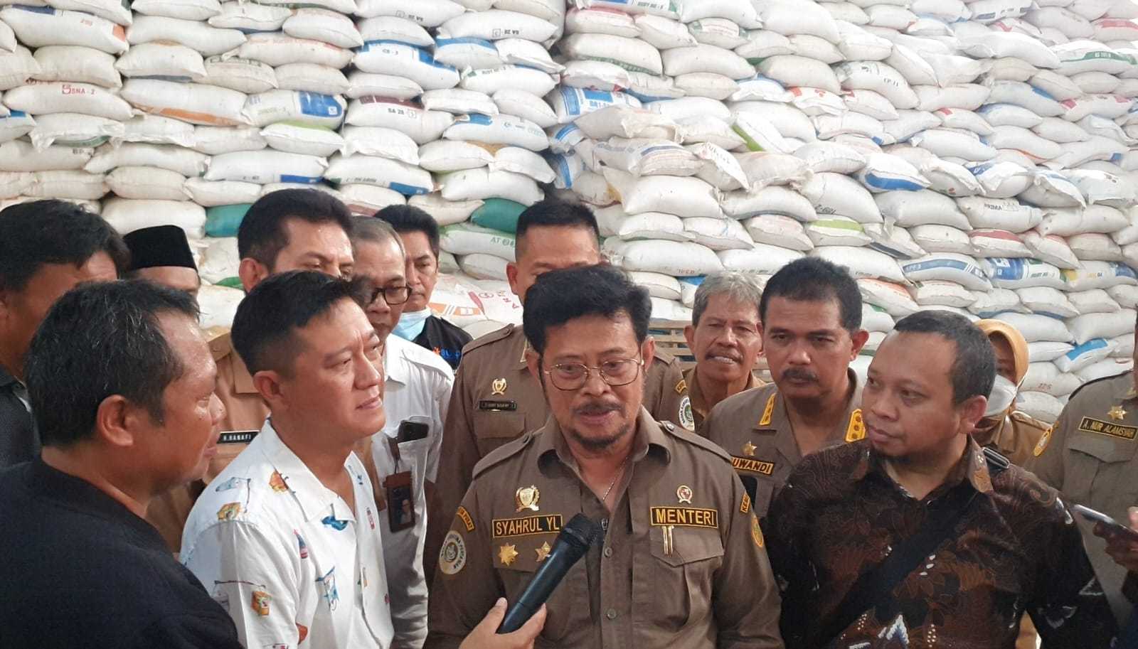 Stok Beras Karawang Aman