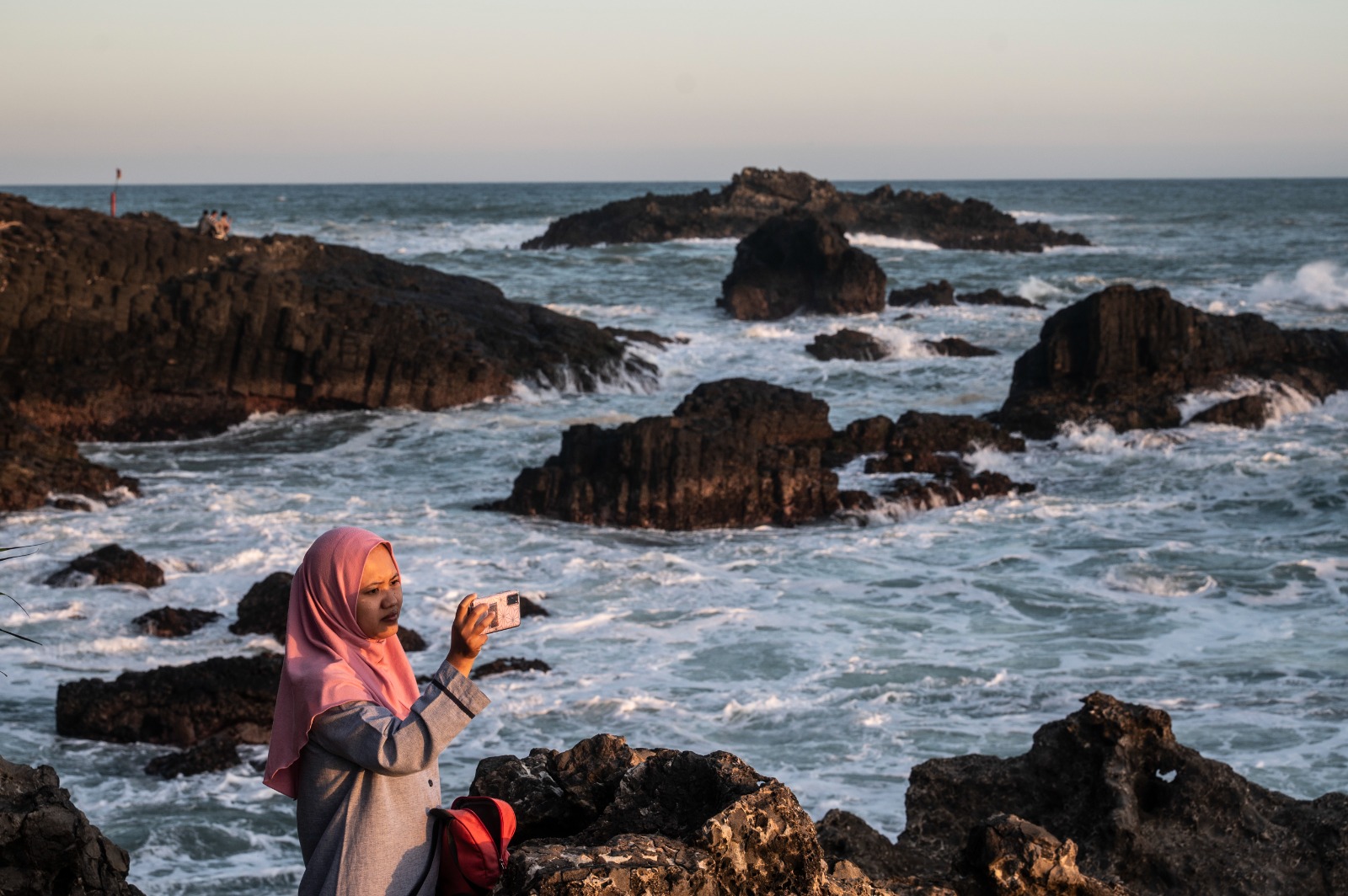 Berita Foto : Kawasan geosite Pantai Menganti Kebumen