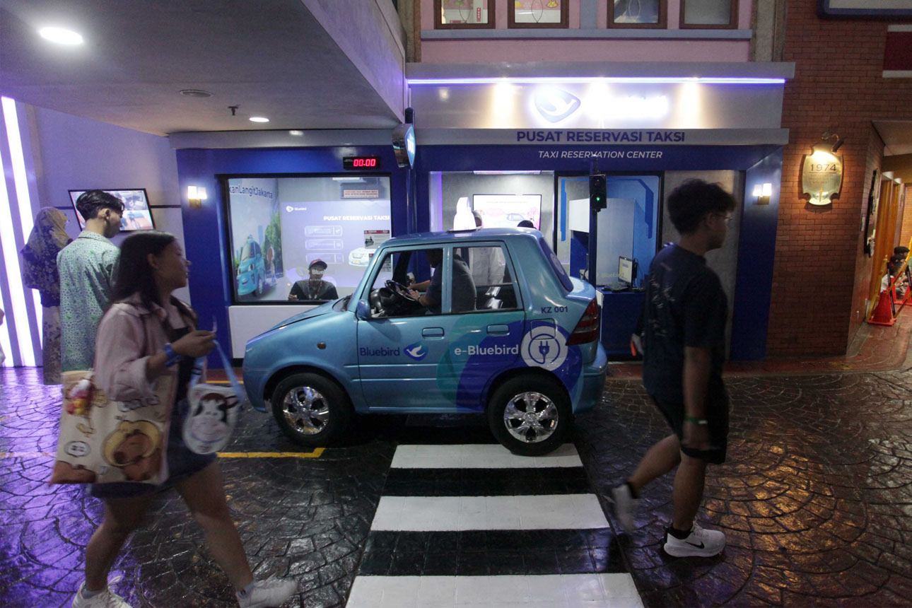 Berita Foto : Peringati Hari Anak Nasional, Bluebird Ajak Anak-Anak Pengemudi Nikmati Pengalaman Permain Edukatif di Booth Bluebird KidZania