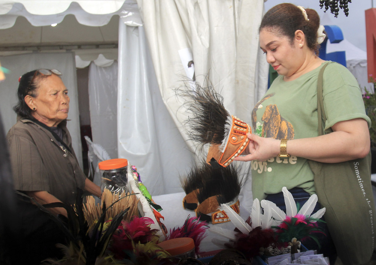 Berita Foto : Festival Kampung Nelayan Hamadi di Papua