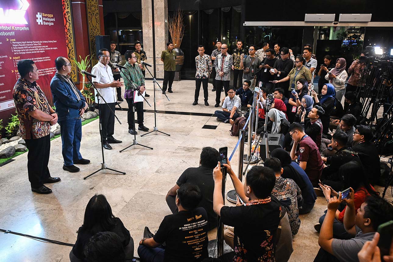 Foto: Menteri Hukum Telah Berikan Surat Keppres ke Kejagung dan KPK