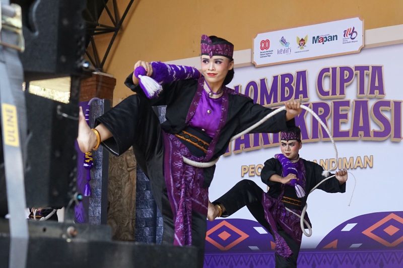 Gambar berita terkait 1.001 penari pecut samandiman atraksi di Kediri