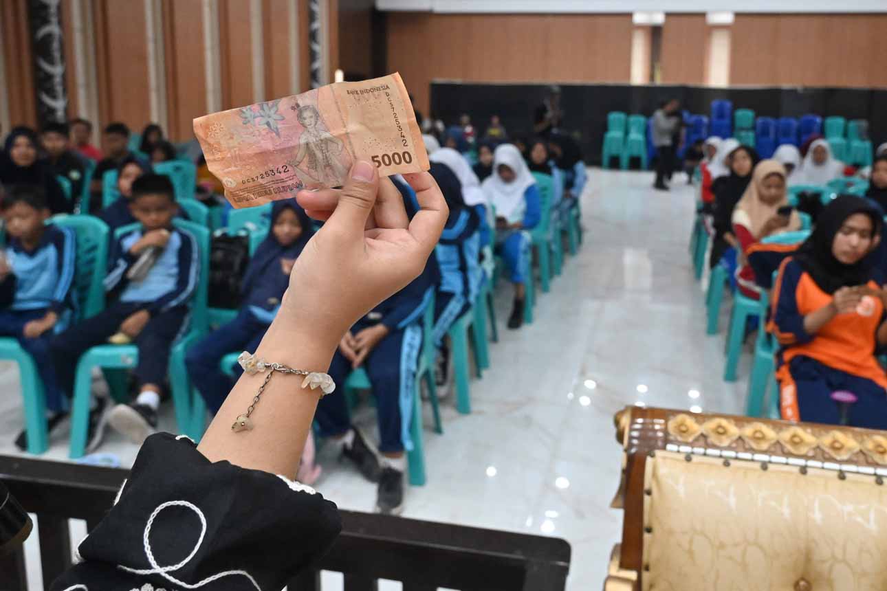 Berita Foto : Pelajar di Sigi Ikuti Program Literasi Keuangan