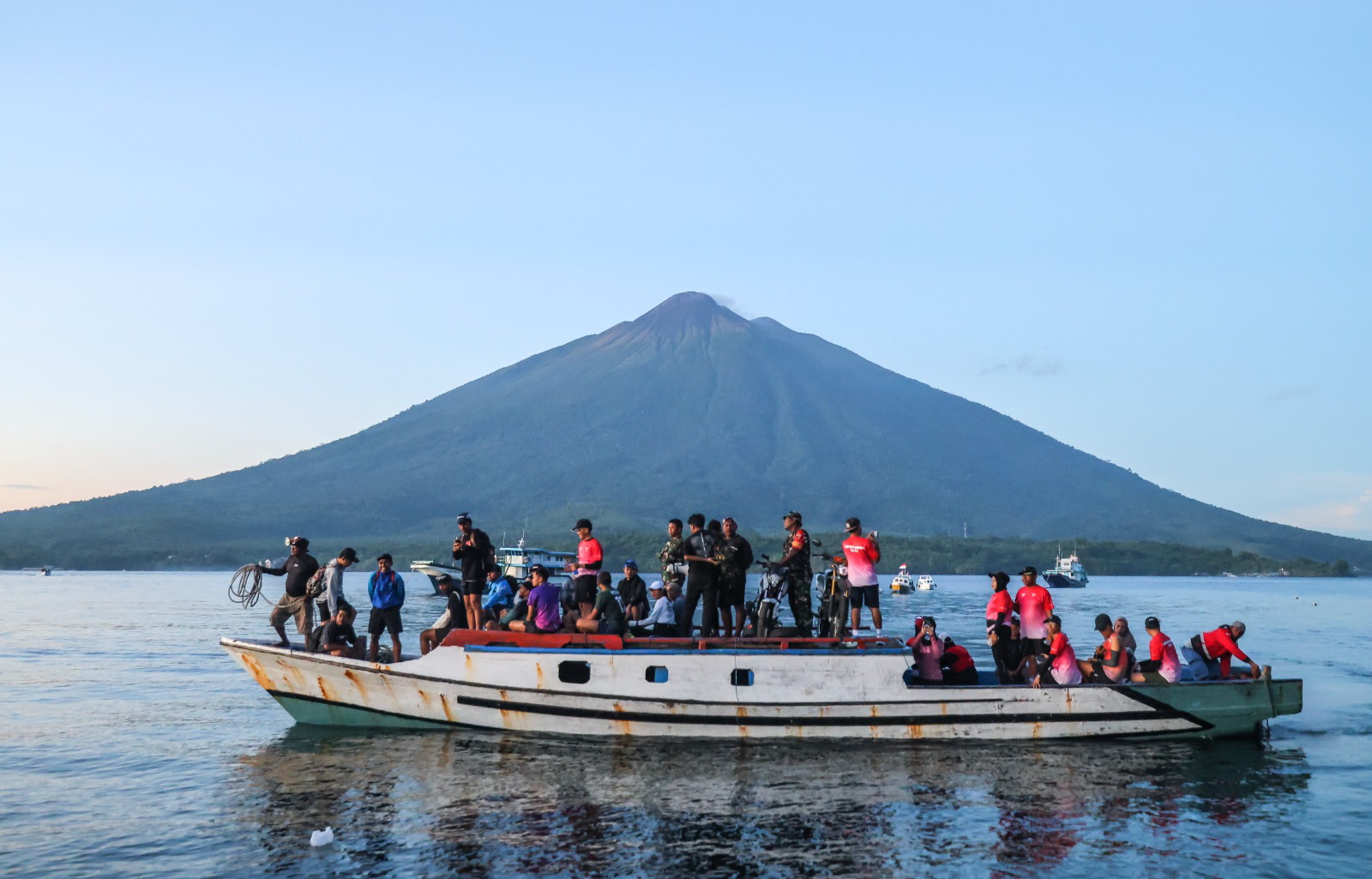 Berita Foto : Transportasi Laut di Pulau Hiri