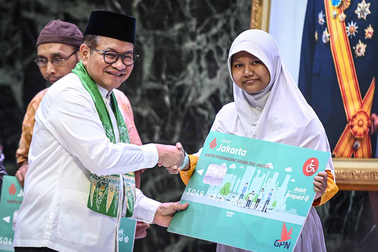Penyaluran Kartu Bantuan Sosial untuk Masyarakat DKI Jakarta