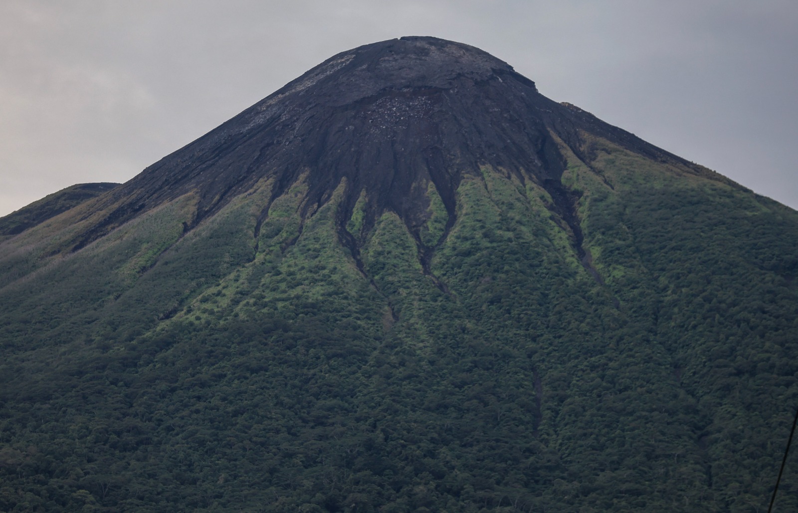 Berita Foto : Gunung berapi aktif di Ternate