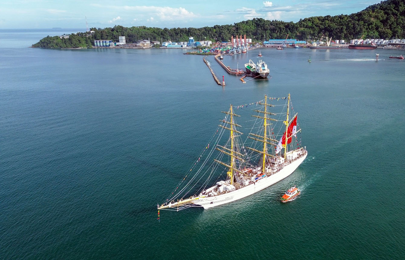 Berita Foto : KRI Bima Suci Berangkat ke Malaysia