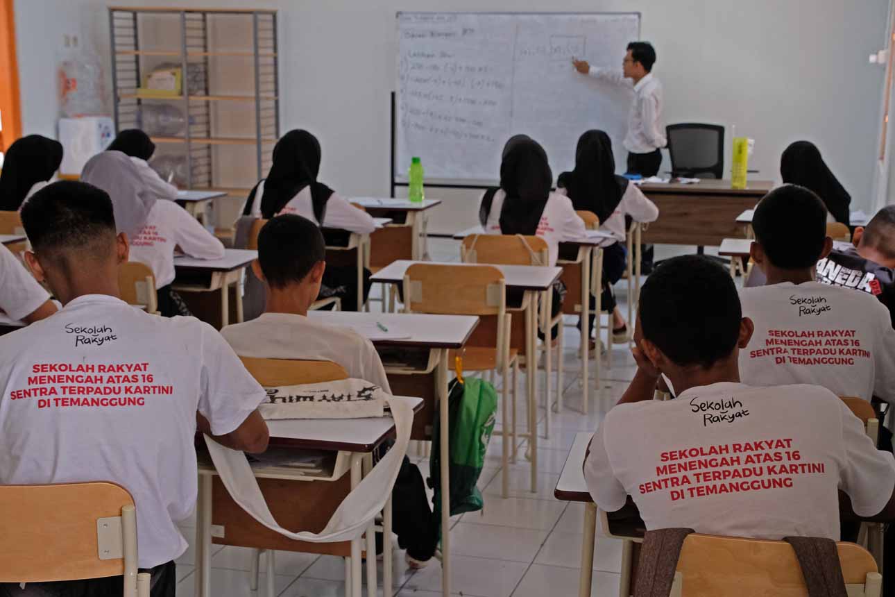 Dukung Pembelajaran 15 Ribu Laptop Disiapkan untuk Sekolah Rakyat