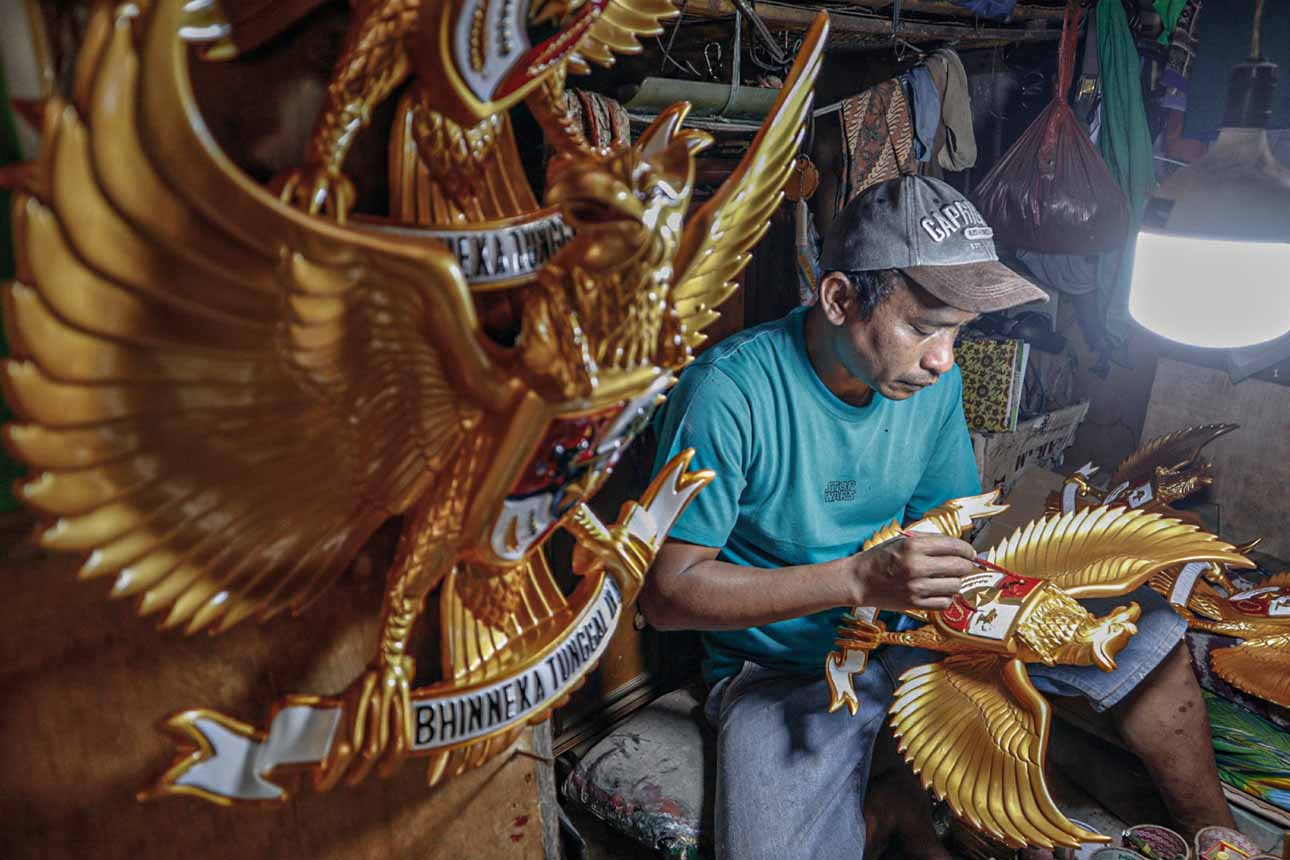 Lonjakan Penjualan Kerajinan Patung Garuda Pancasila