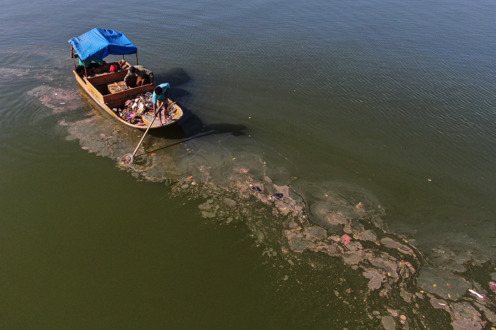 Berita Foto : Denda buang sampah sembarangan di Kendari