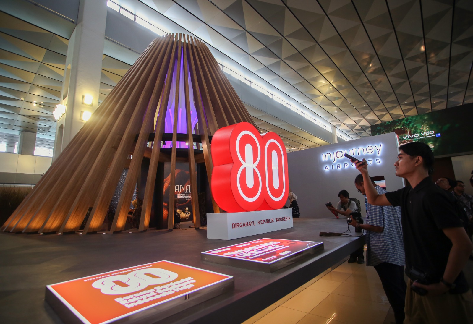 Instalasi arsitektural Nusantara Heritage di Bandara Soekarno Hatta