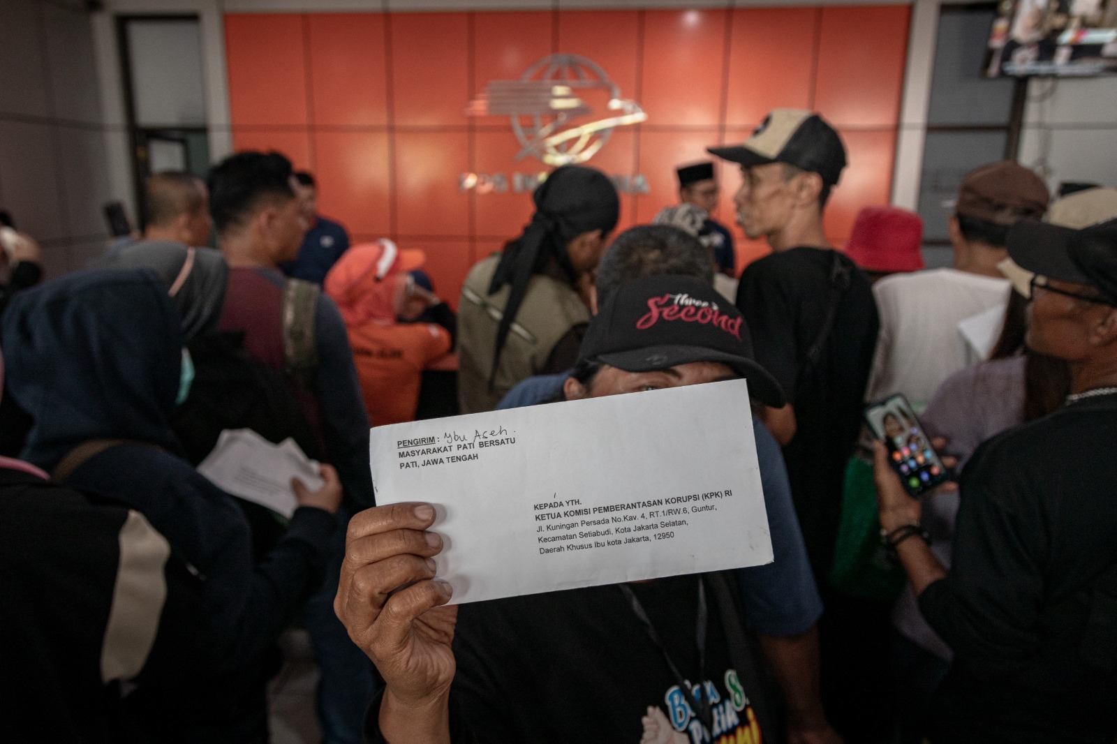 Berita Foto : Aksi kirim surat massal ke KPK terkait Bupati Pati