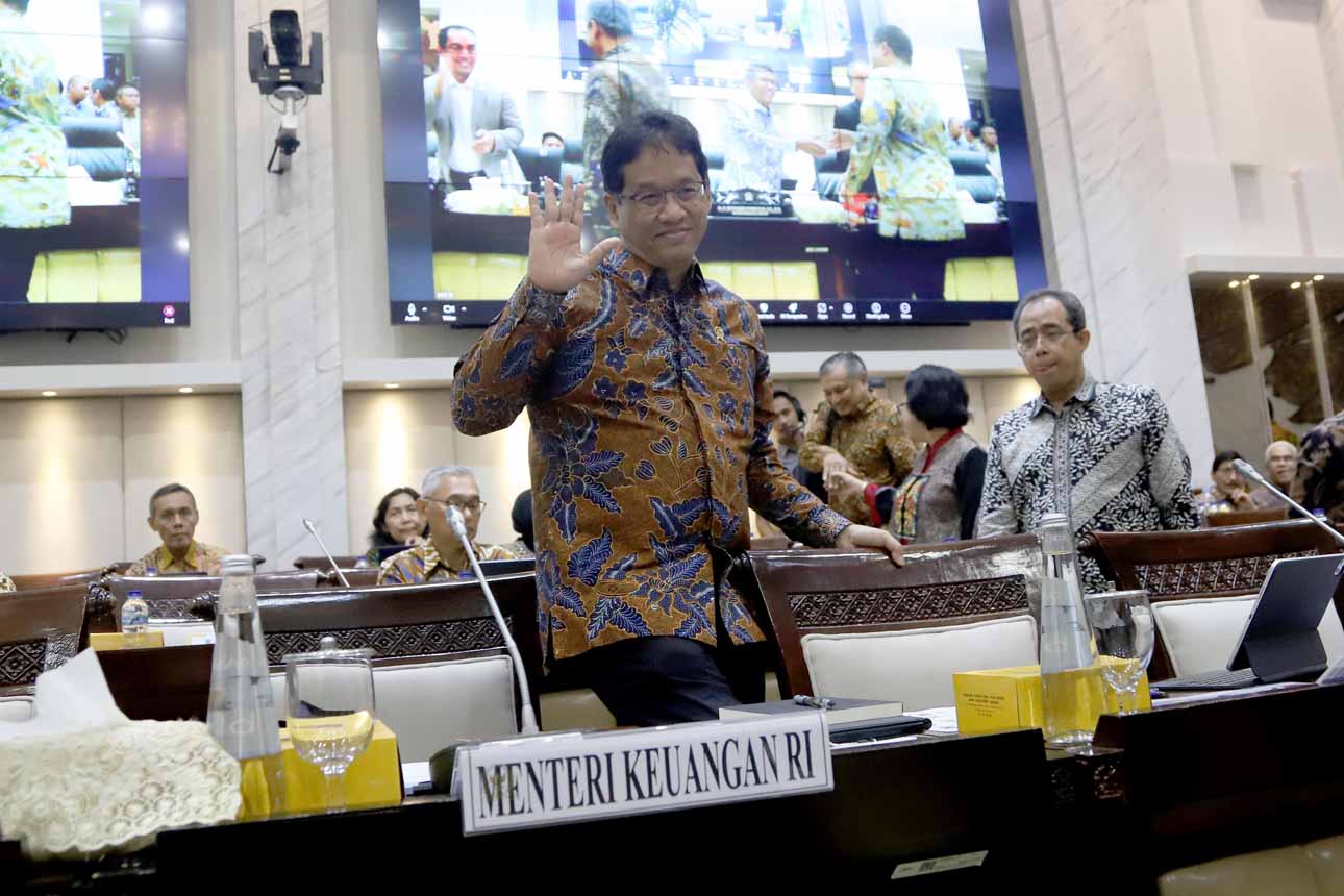 Foto: Menkeu Purbaya Ikuti Rapat Perdana di DPR