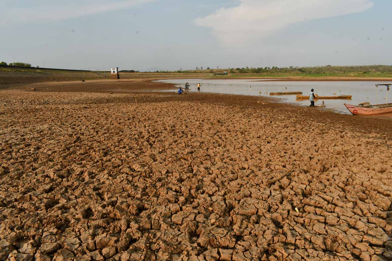 Foto: Waduk Dawuhan Madiun Mengalami Penurunan Volume Air – Koran Jakarta ®
