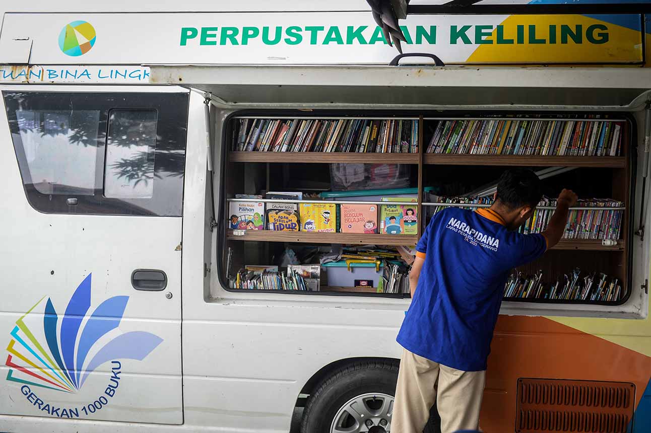 Foto: Perpustakaan Keliling Menyapa Warga Binaan – Berita Hari Ini dari Jakarta dan Seluruh Daerah di Indonesia Foto: Perpustakaan Keliling Menyapa Warga Binaan – Berita Hari Ini dari Jakarta dan Seluruh Daerah di Indonesia