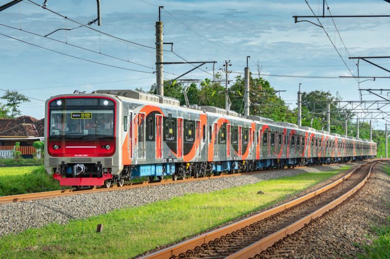 KAI Commuter Uji Coba KRL Produk INKA untuk Lintas Jabodetabek