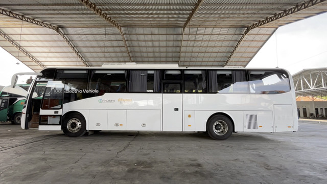 Adaptasi Cerdas Bus Listrik AKAP: Strategi Isi Daya Unik di Rute Jakarta-Yogyakarta