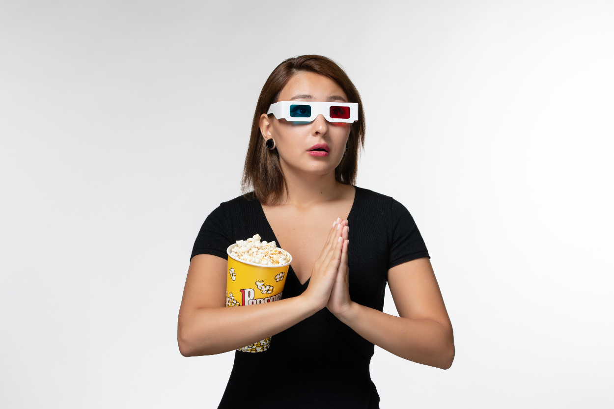 Stop Nonton Sebelum Tidur! Ini 5 Dampak Buruk yang Jarang Disadari