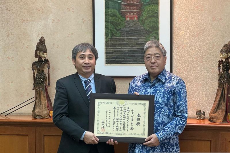 Kedubes Jepang berikan penghargaan kepada Dekan FEB UI