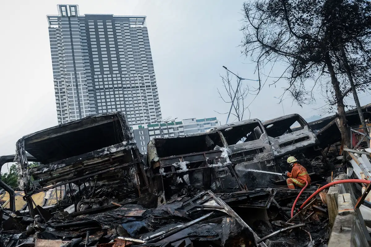 Tak Ada Korban Jiwa dalam Insiden Kebakaran Bangkai Bus di Rawa Buaya