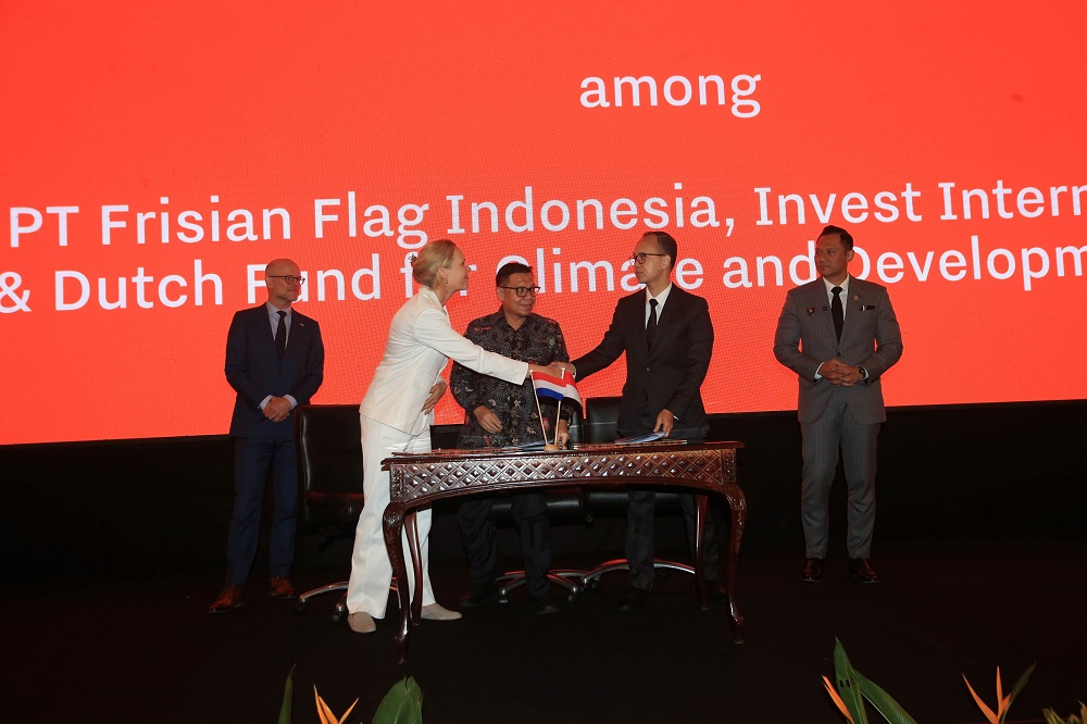 Frisian Flag Bangun Peternakan Percontohan Cerdas Iklim