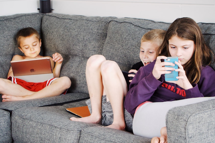 Fakta Mengejutkan! TV Mulai Ditinggal Anak-Anak, Diganti Sama Game dan TikTok?