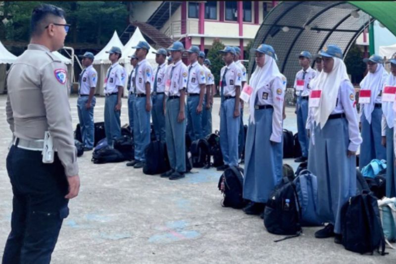Polres Karawang Edukasi Tertib Berlalu Lintas untuk Pelajar dan Guru