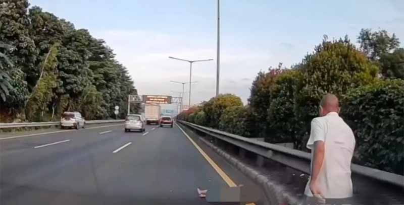 Polisi Ungkap Kronologi Jatuhnya Bocah dari Bus di Tol Jakarta Barat