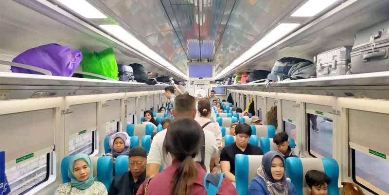 KAI Daop 1 Jakarta Sebut Jumlah Penumpang Kereta Naik pada Juni 2025