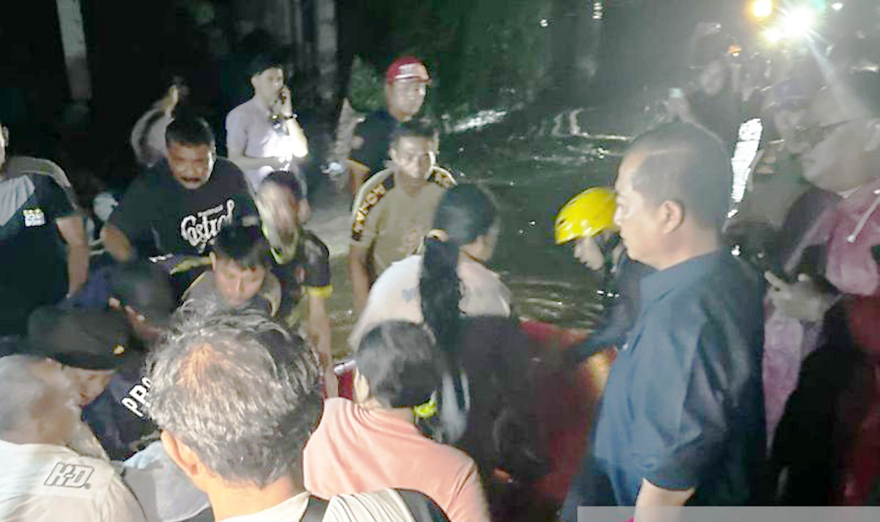 Gubernur NTB: ASN Fokus Tangani Banjir di Mataram