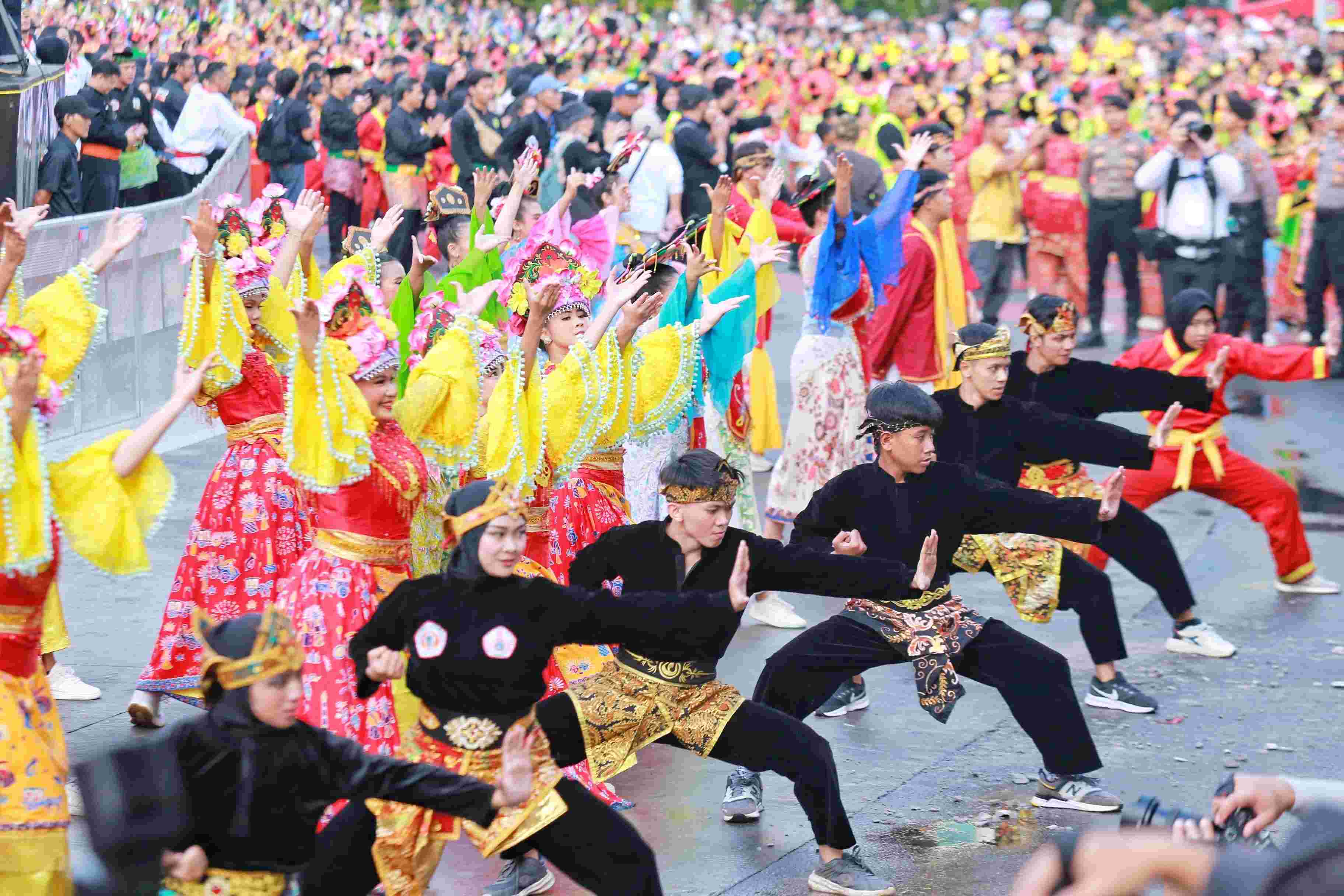 Jakarta Dalam Warna Cetak Rekor MURI Lewat Kolaborasi Budaya Kolosal