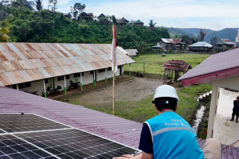 Inovasi SuperSUN PLN Hadir di Dua Sekolah Terpencil di Seko