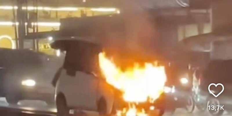 Jangan Panik! Wajib Lakukan Langkah Ini Jika Mobil Listrik Anda Terbakar di Jalan