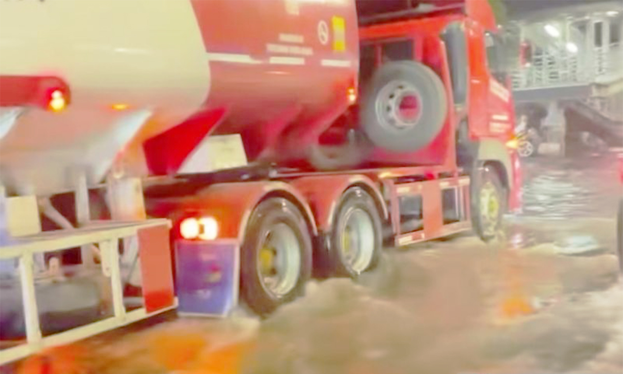 Pintu Air Mookevart Jebol, Banjir di Daan Mogot Makin Parah