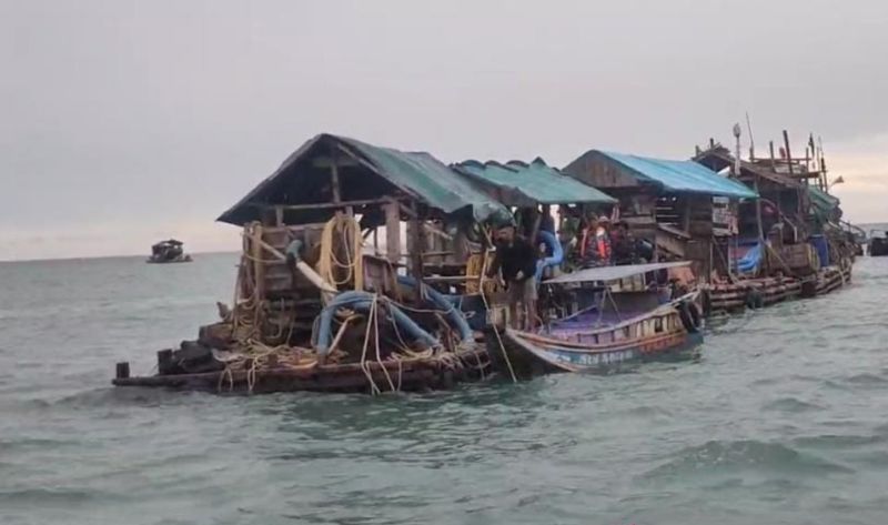 Satpolairud Bangka Barat Tangkap Tujuh Ponton Tambang Liar Bijih Timah di Teluk Inggris Mentok