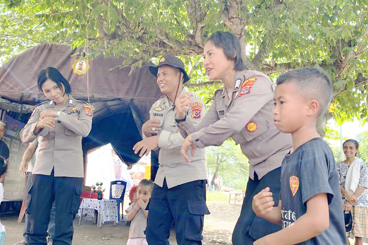 Polres Flores Timur Lakukan Pemulihan Trauma Anak Korban Erupsi Gunung Lewotobi Laki-Laki