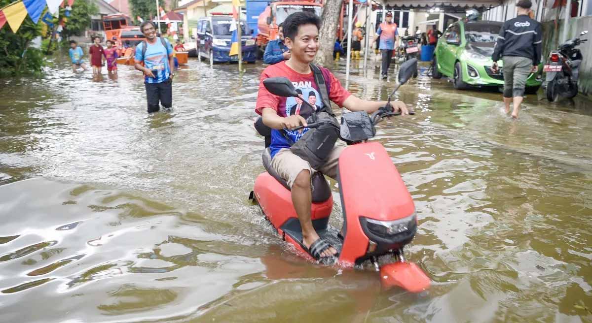 Simak! Ini Panduan Tangani Motor Listrik yang Terkena Banjir
