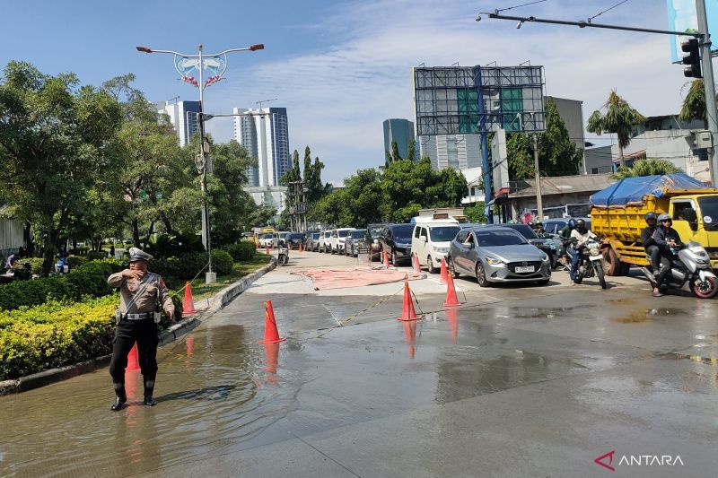 Banjir di Lampu Merah Ring Road Puri Kembangan Jakbar Sudah Surut