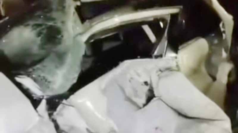 Kereta Tabrak Mobil di Perlintasan Jalan Klingkit Cengkareng, Dua Orang Terluka  