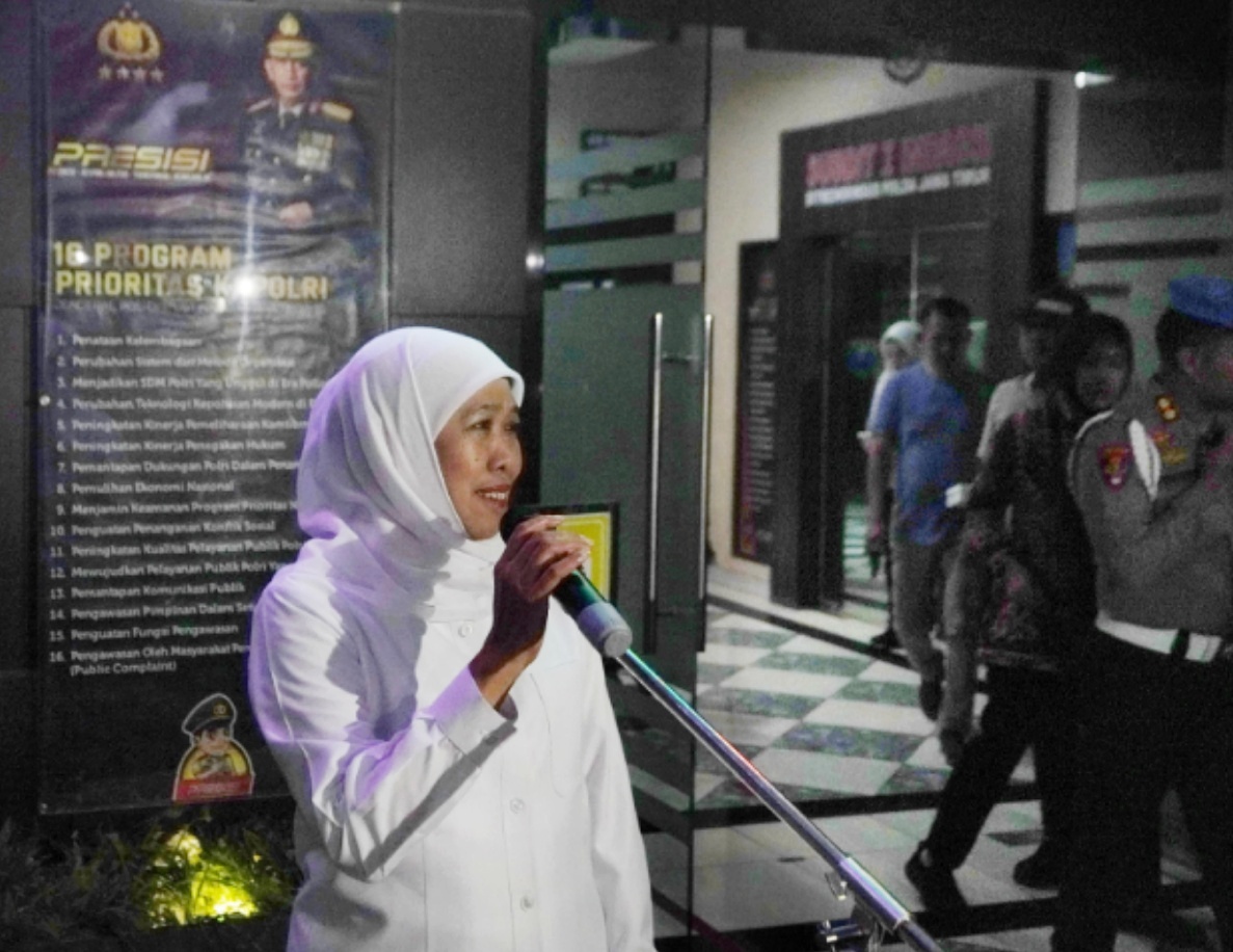 Diperiksa KPK 8 Jam, Khofifah Umbar Senyum Temui Awak Media