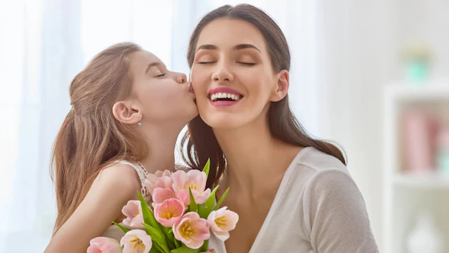 Gambar berita terkait Ternyata Hubungan Sama Ibu Bisa Pengaruhi Cara Kamu Jatuh Cinta, Ini Penjelasannya!