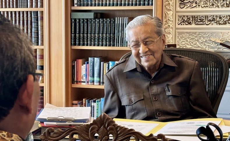 Mahathir Mohamad, &quot;Sukarno Kecil&quot; Malaysia, Berulang Tahun ke-100