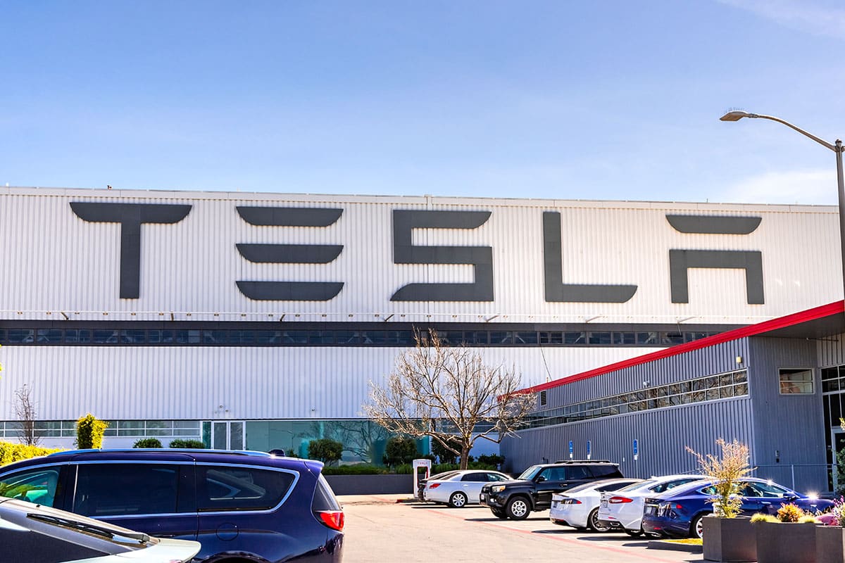 Tesla Bangun Stasiun Baterai Ambisius senilai $557 Juta di Shanghai