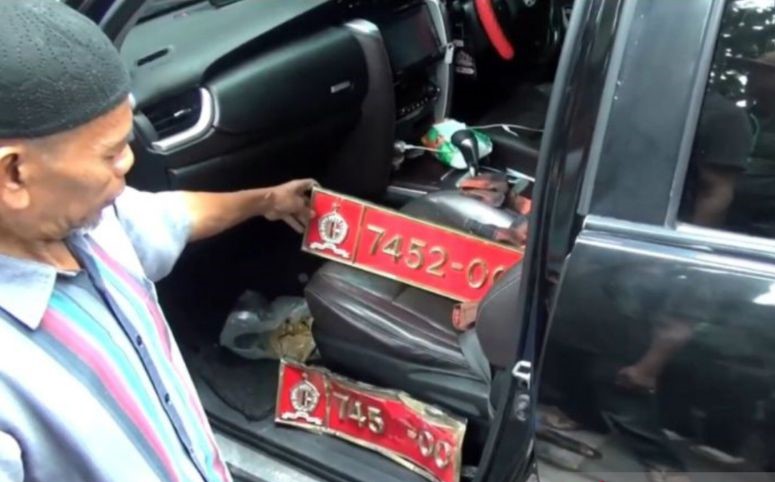 Polisi Dalami Keaslian Pela...