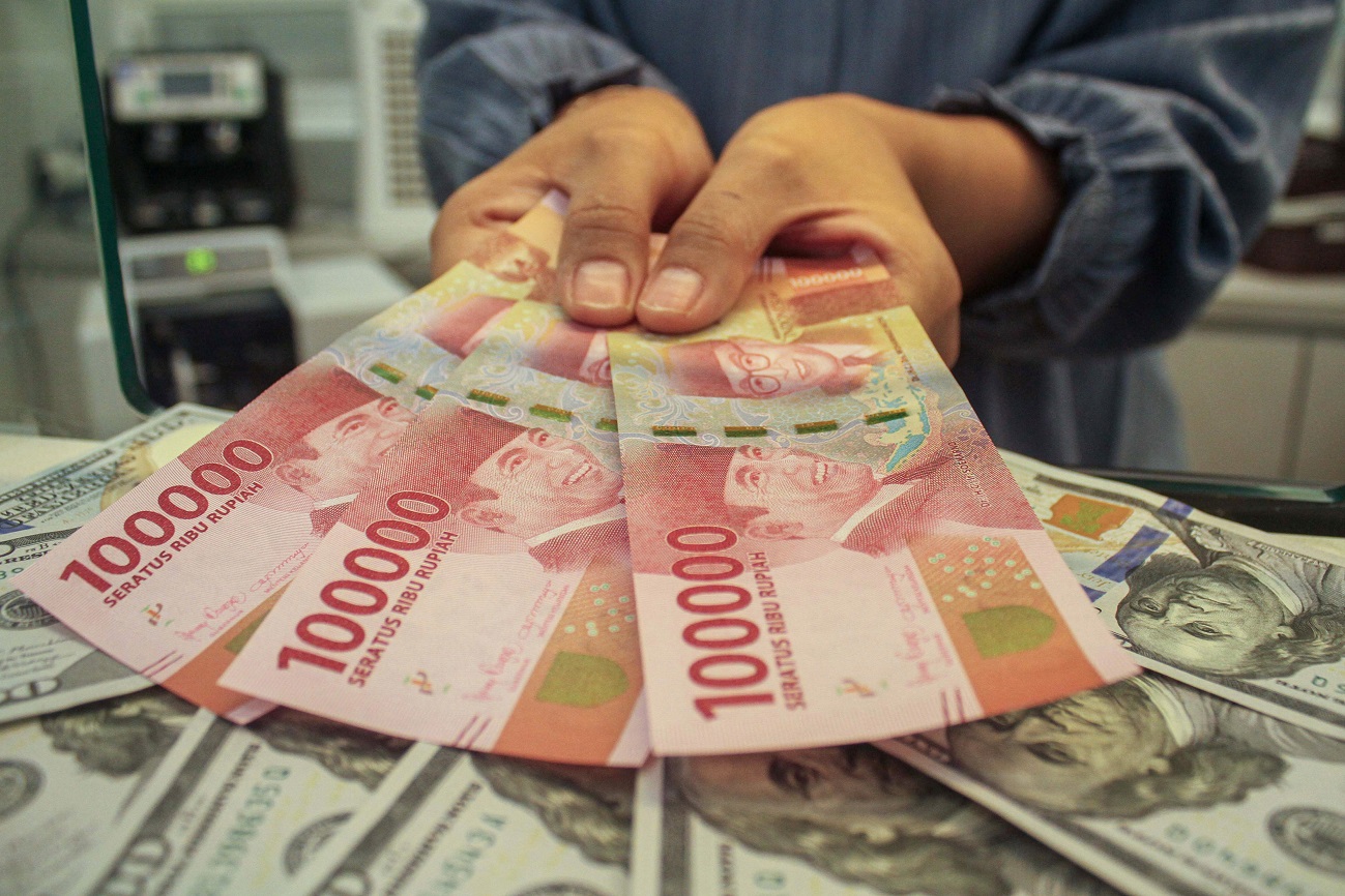 Rupiah Tertekan Kenaikan Suku Bunga Global