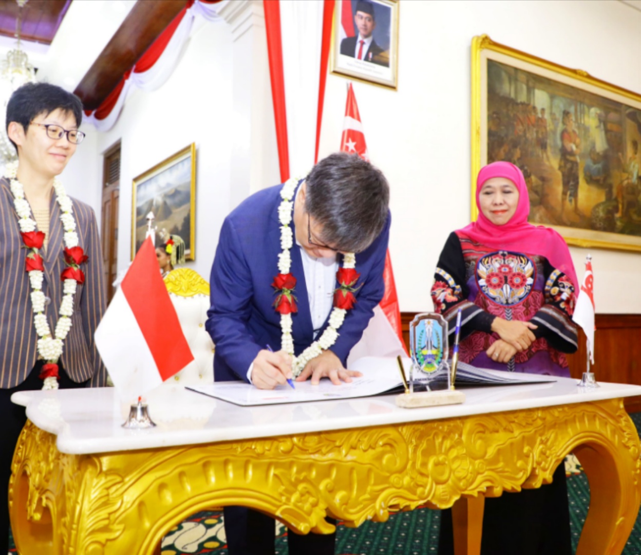 Bertemu Gubernur Khofifah, Dubes Singapura Janjikan  Pelatihan Tenaga Medis dan Kepala Sekolah Jatim