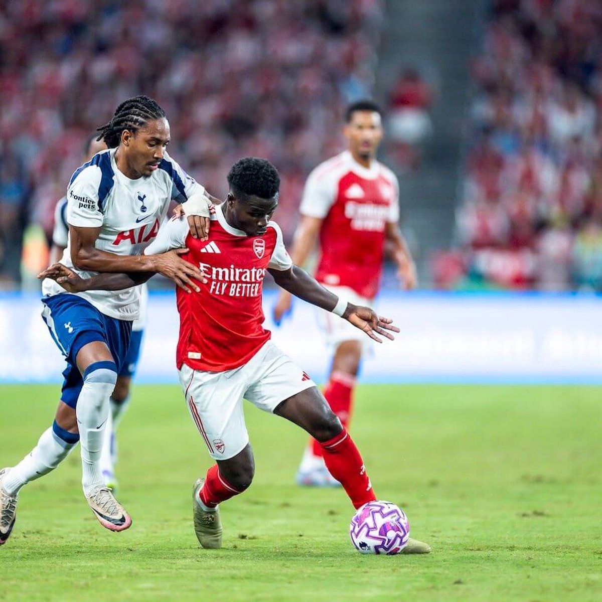 Gol Jarak Jauh Sarr Bungkam Arsenal dalam Derby London Utara di Hong Kong