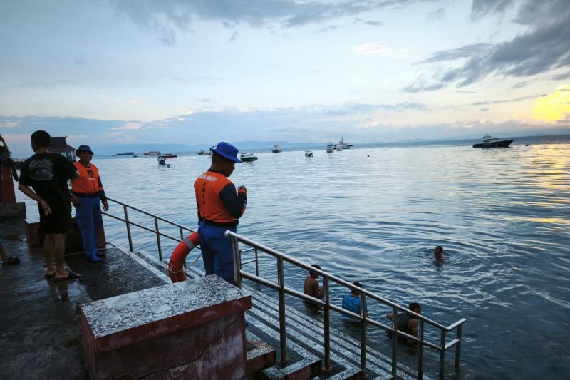Pantai Falajawa Ternate Diawasi Polairud dan SAR untuk Jamin Keselamatan Wisatawan